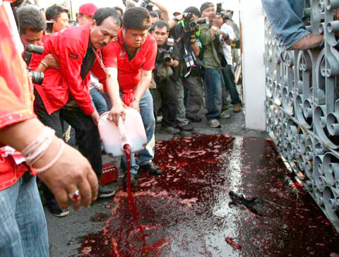 WORLDthaiprotestSTORY