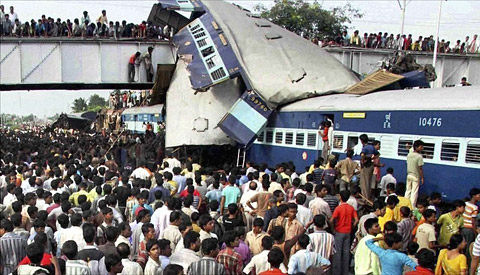 WORLDIndiatraincrashSTORY