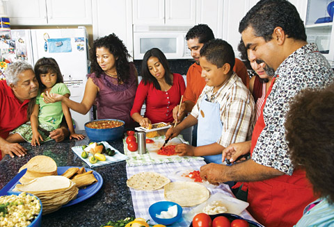 FEATFamilymealtimeSTORY