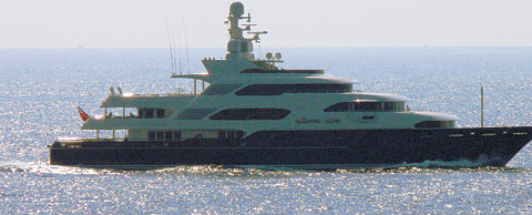 BUZMegayachtSTORY