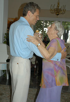 LOCALSeniorteapartySTORY