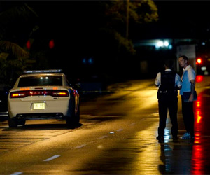 Police confer at Crewe Rd shooting_sm