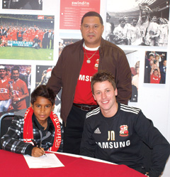 Sebastian Martinez signs with Swindon Cayman